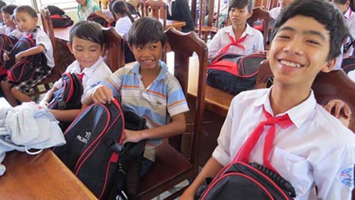 Học bổng "Nâng bước sinh viên, chắp cánh tương lai"