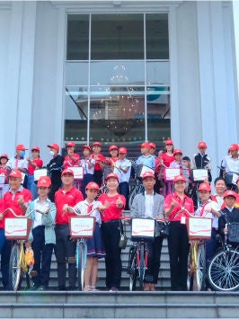 Cùng em đến trường