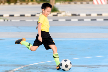 Nuôi dưỡng tài năng cho trẻ có khiếu đá bóng