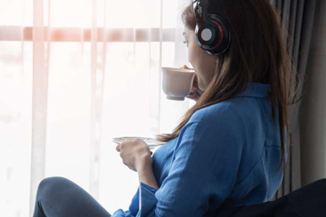 Nhạc sóng não là gì? Lợi ích kỳ diệu & cách sử dụng an toàn