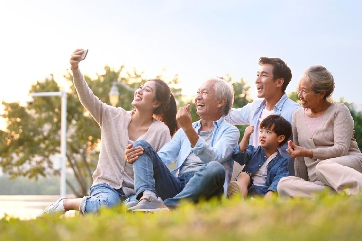 Mua bảo hiểm nhân thọ cho bố mẹ: Món quà ý nghĩa và thiết thực