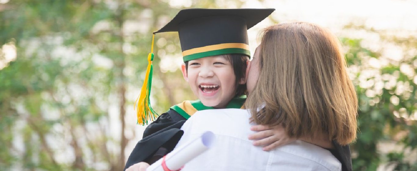 Bảo hiểm an sinh giáo dục là gì? Có nên mua cho con không?