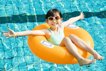 Khi nào nên cho con học bơi?