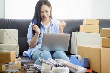 Mạng xã hội đã chiêu dụ bạn tiêu tiền như thế nào?