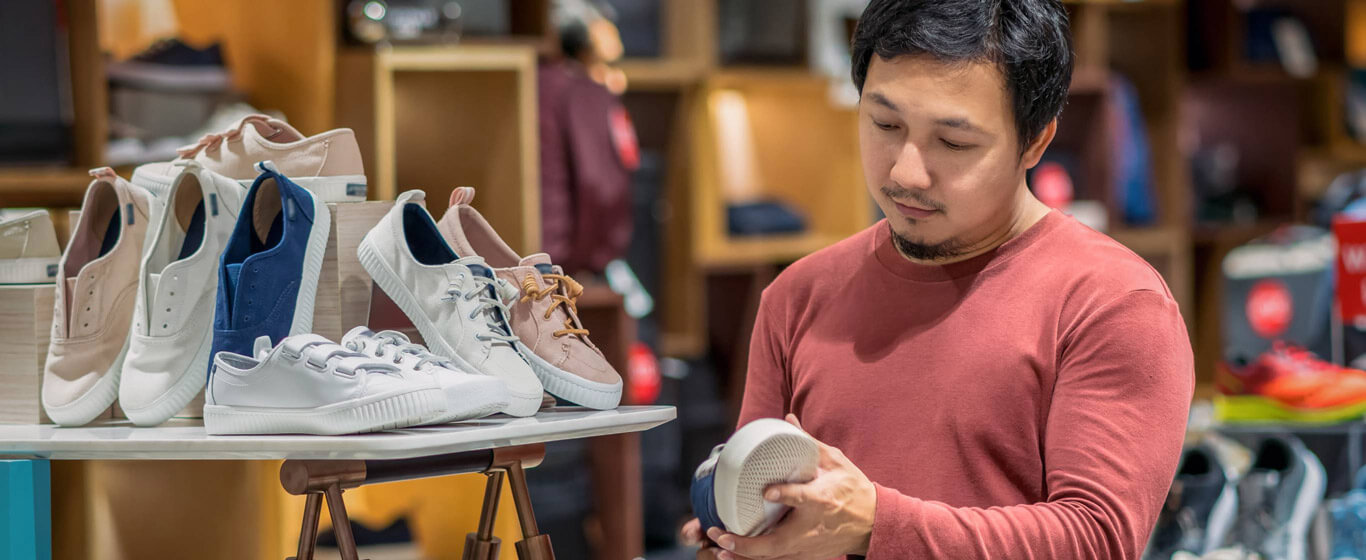 Chọn giày đúng, bạn có thể đi khắp thế gian