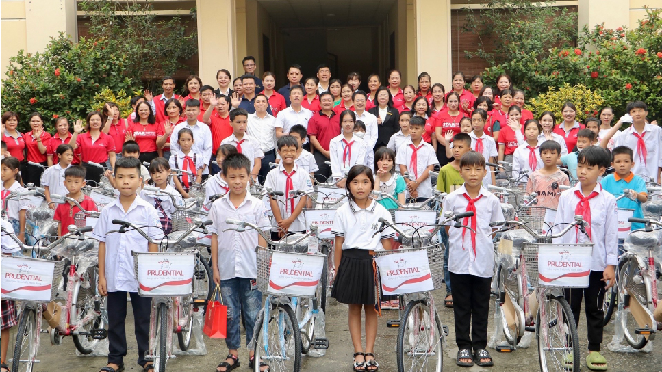 Chương trình "Cùng em đến trường" diễn ra tại Hà Nội