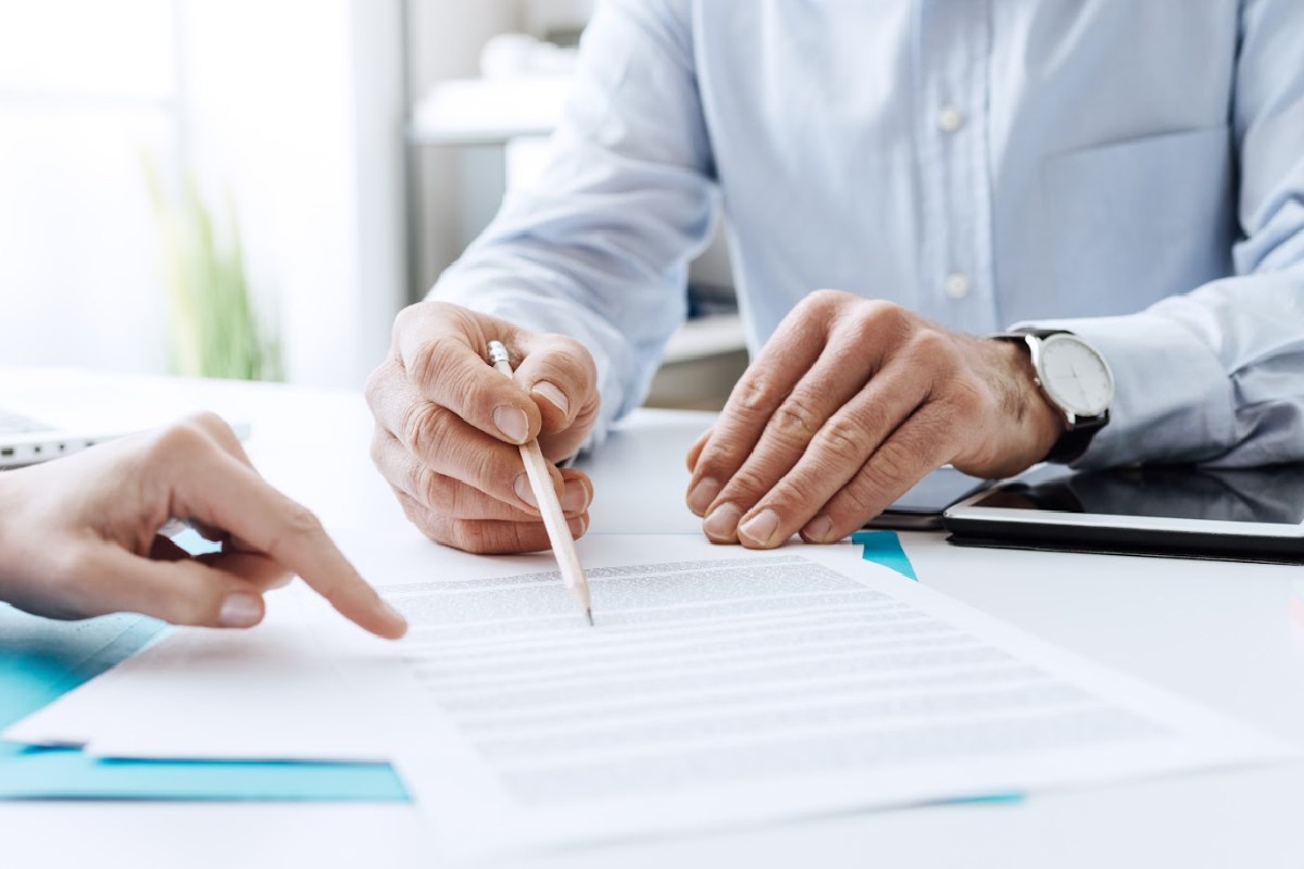 cach-mua-bao-hiem-y-te-tu-nguyen-moi-nhat-gia-va-thu-tuc-dang-ky-1200x800-2