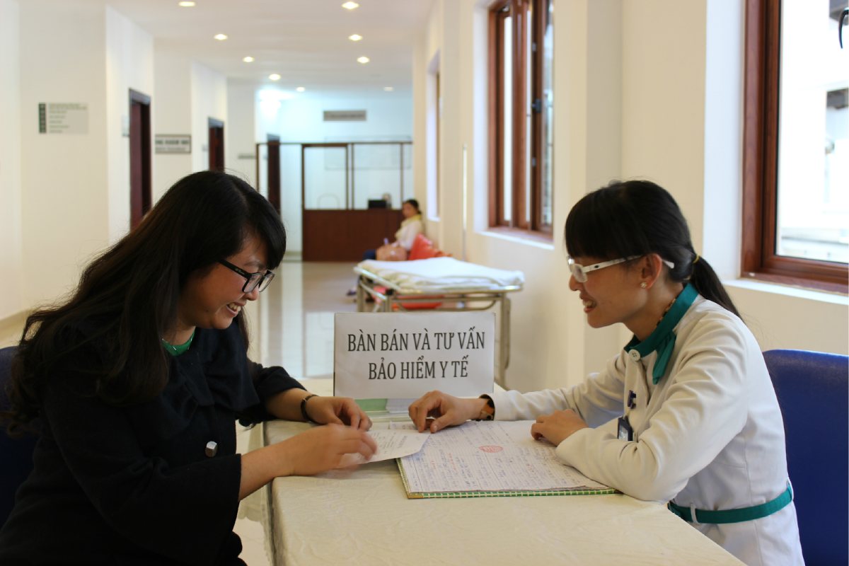 cach-mua-bao-hiem-y-te-tu-nguyen-moi-nhat-gia-va-thu-tuc-dang-ky-1200x800-3