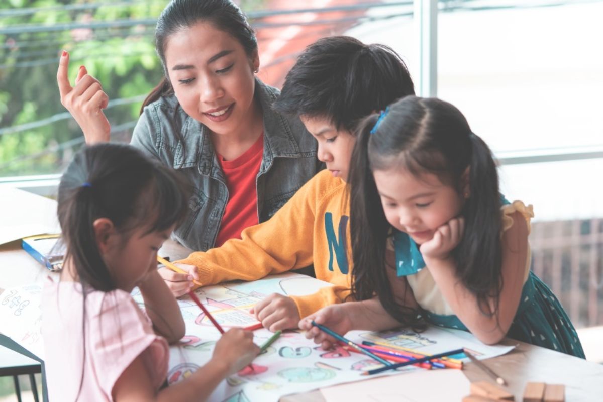 Bạo lực học đường là gì? Phân loại, biểu hiện và giải pháp