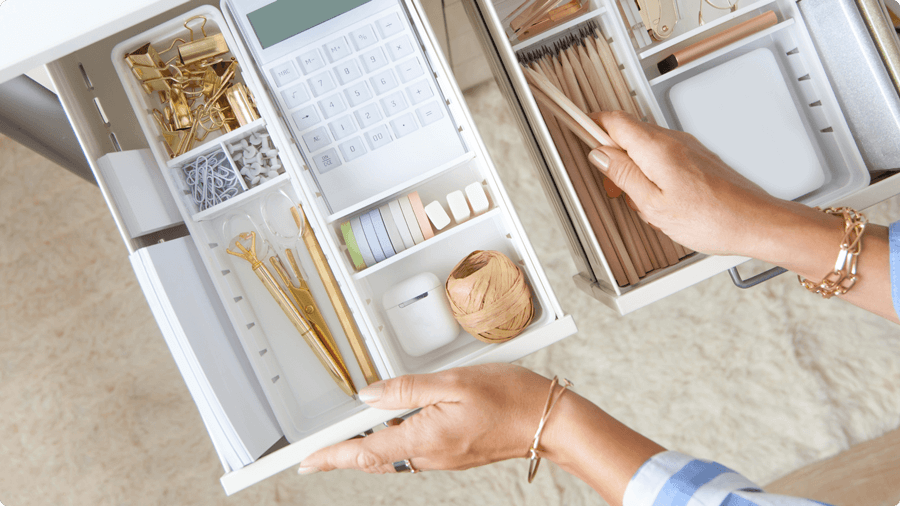 Sắp xếp bàn làm việc cùng phù thuỷ dọn nhà Marie Kondo