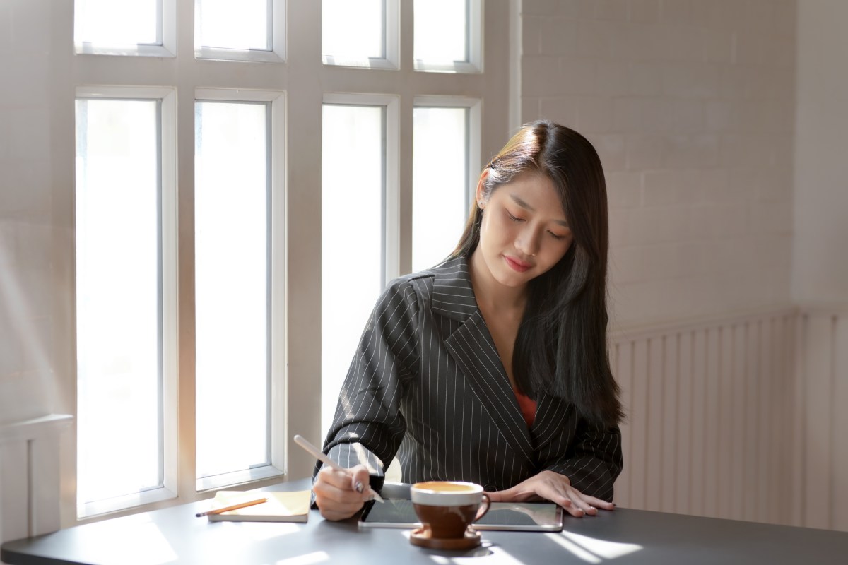 Vì sao GenZ có chỉ số EQ cao thường hạnh phúc hơn, dù không giỏi hơn?