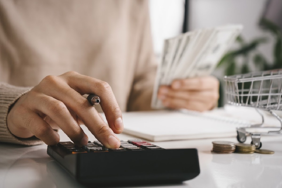 cach-tinh-luong-huu-cong-thuc-va-bang-ty-le-huong-moi-nhat-1200x800-1