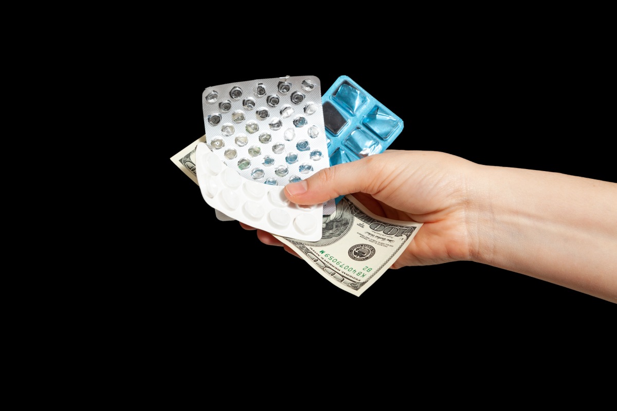 gia-bao-hiem-suc-khoe-hien-nay-bao-nhieu-1200x800px