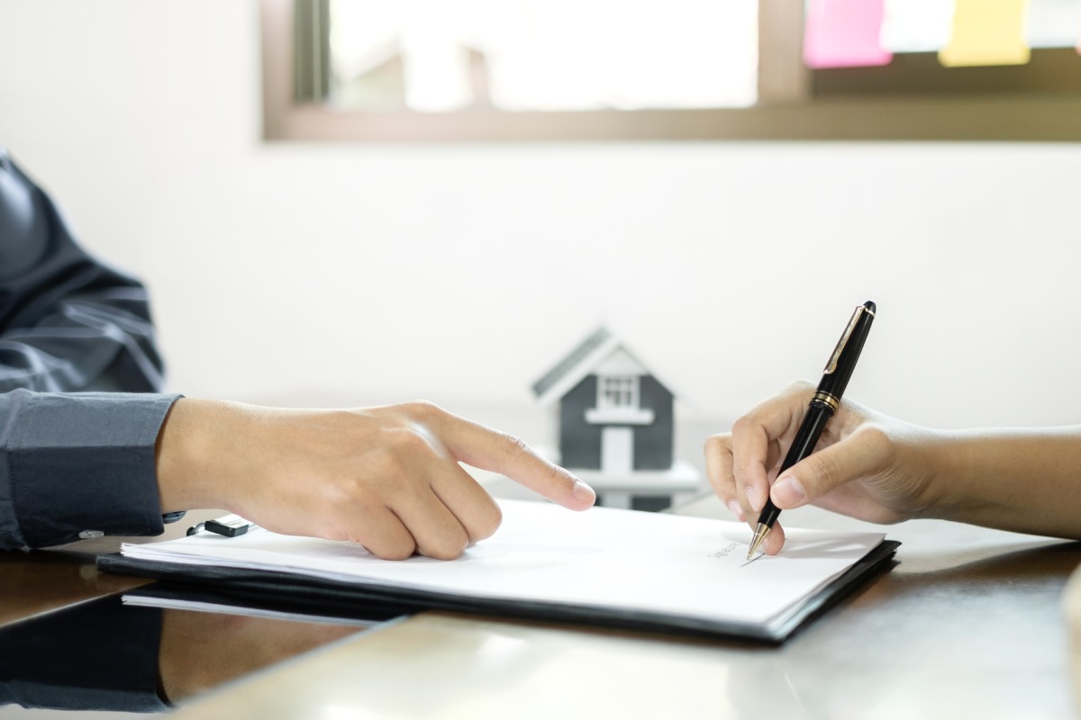 hieu-ro-dinh-phi-bao-hiem-va-quan-tri-rui-ro-de-toi-uu-quyen-loi-1200x800-1