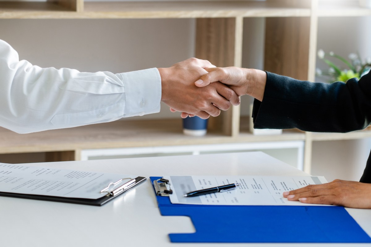 hop-dong-bao-hiem-la-gi-2-1200x800px