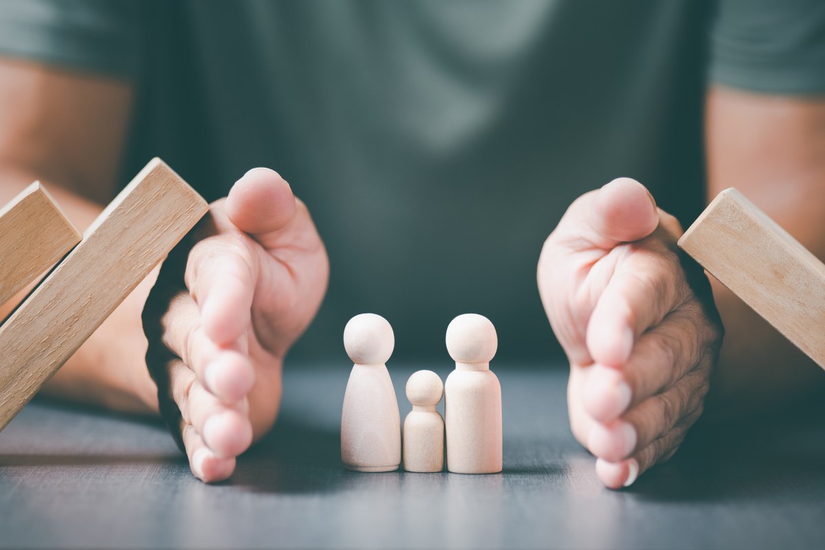 nen-mua-bao-hiem-nhan-tho-hay-bao-hiem-suc-khoe-4-1200x800px