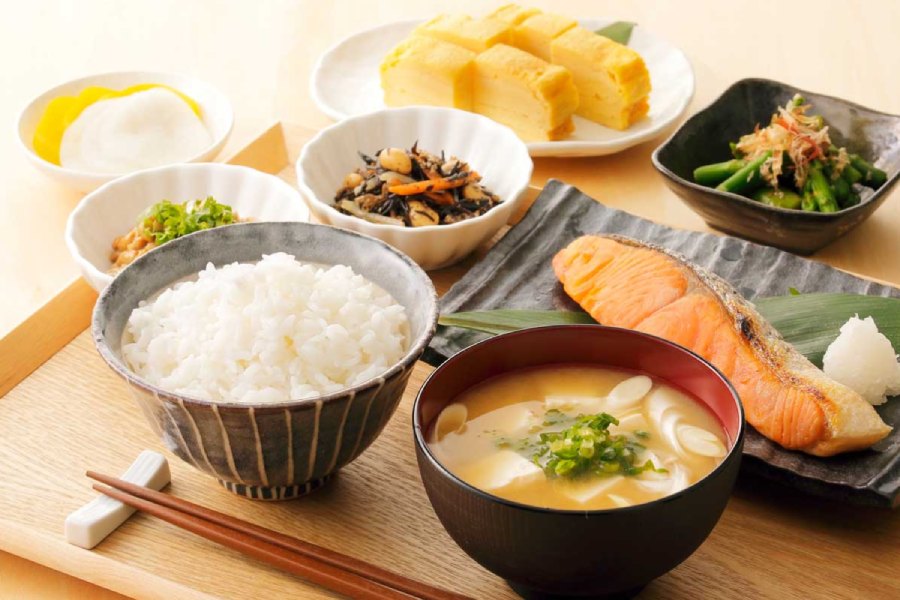 hoc-tap-phuong-phap-dinh-duong-lanh-manh-tu-truyen-thong-am-thuc-cua-nhieu-quoc-gia-khac-nhau-1200x800-2