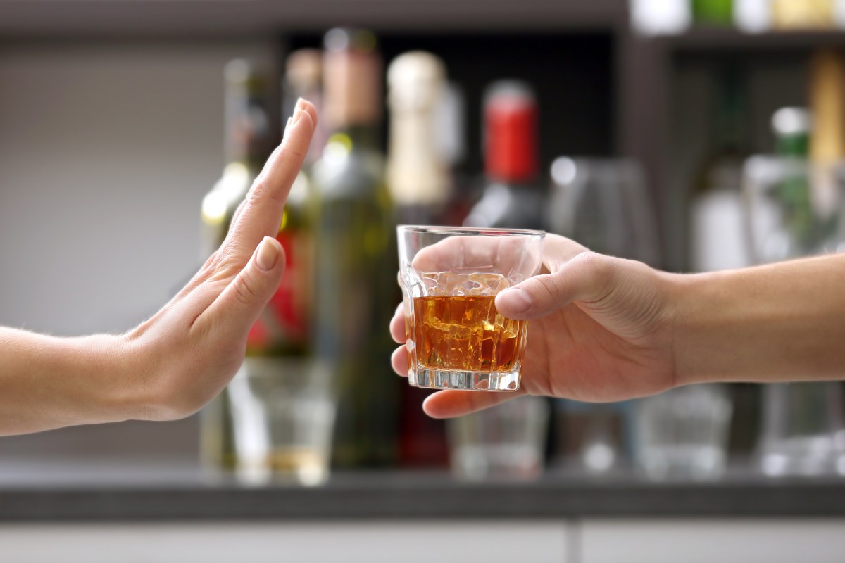 sau-khi-ngo-doc-thuc-pham-nen-an-uong-gi-va-kieng-gi-1200x800-2