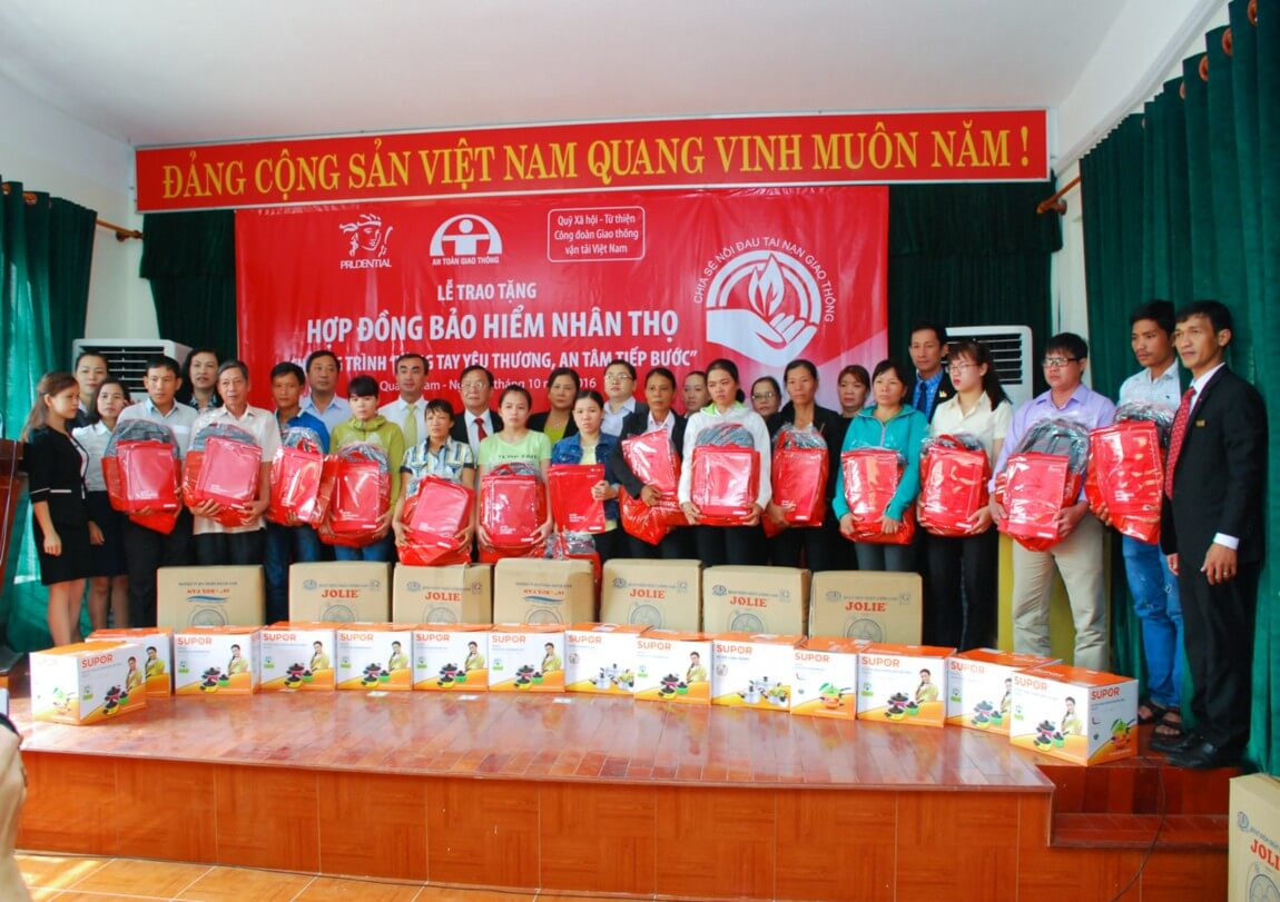 Chương trình Vòng tay yêu thương an tâm tiếp bước