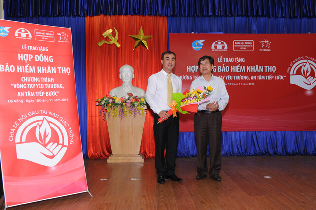 Chương trình Vòng tay yêu thương an tâm tiếp bước