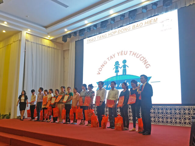 Chương trình Vòng tay yêu thương an tâm tiếp bước