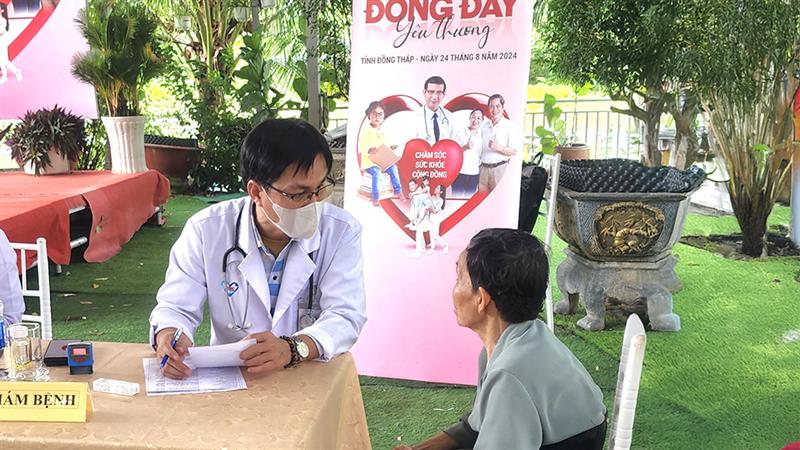 Chương trình "Đong đầy yêu thương" tại Đồng Tháp