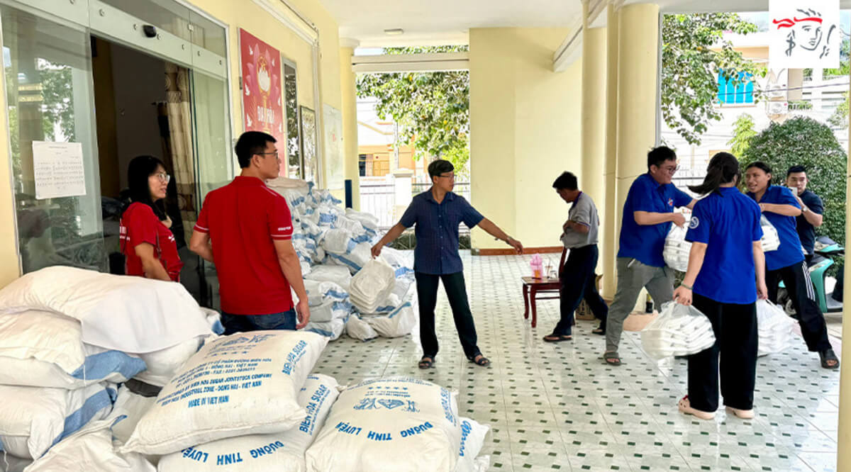 prudential-ho-tro-nhung-gia-dinh-kho-khan-chiu-anh-huong-boi-bao-lu-tai-cac-tinh-thanh-mien-trung-va-mien-bac-4