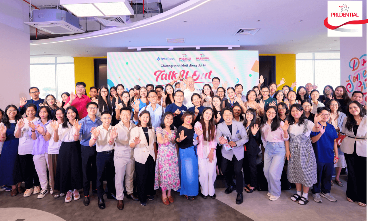 Các đại biểu và khách mời chụp hình tại sự kiện