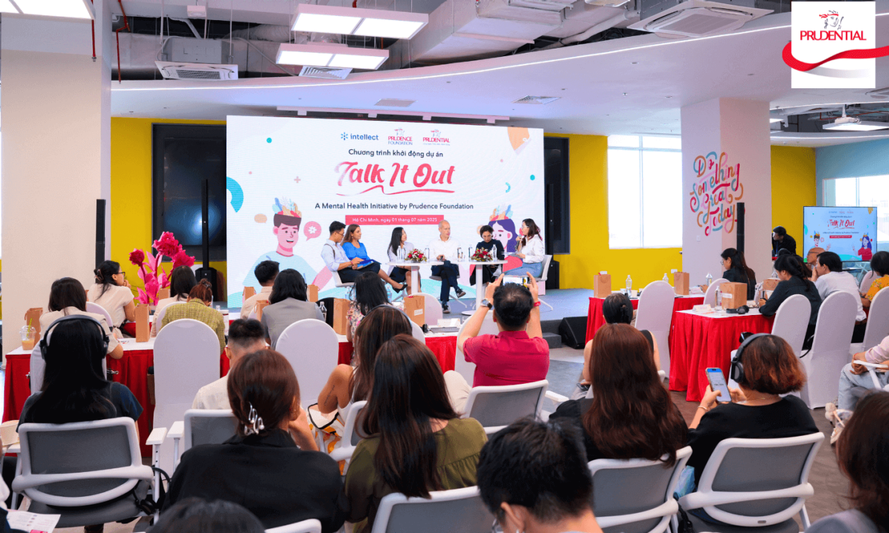 Toàn cảnh sự kiện chương trình khởi động dự án Talk It Out