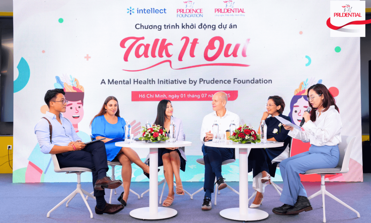 Các khách mời cùng tham gia thảo luận